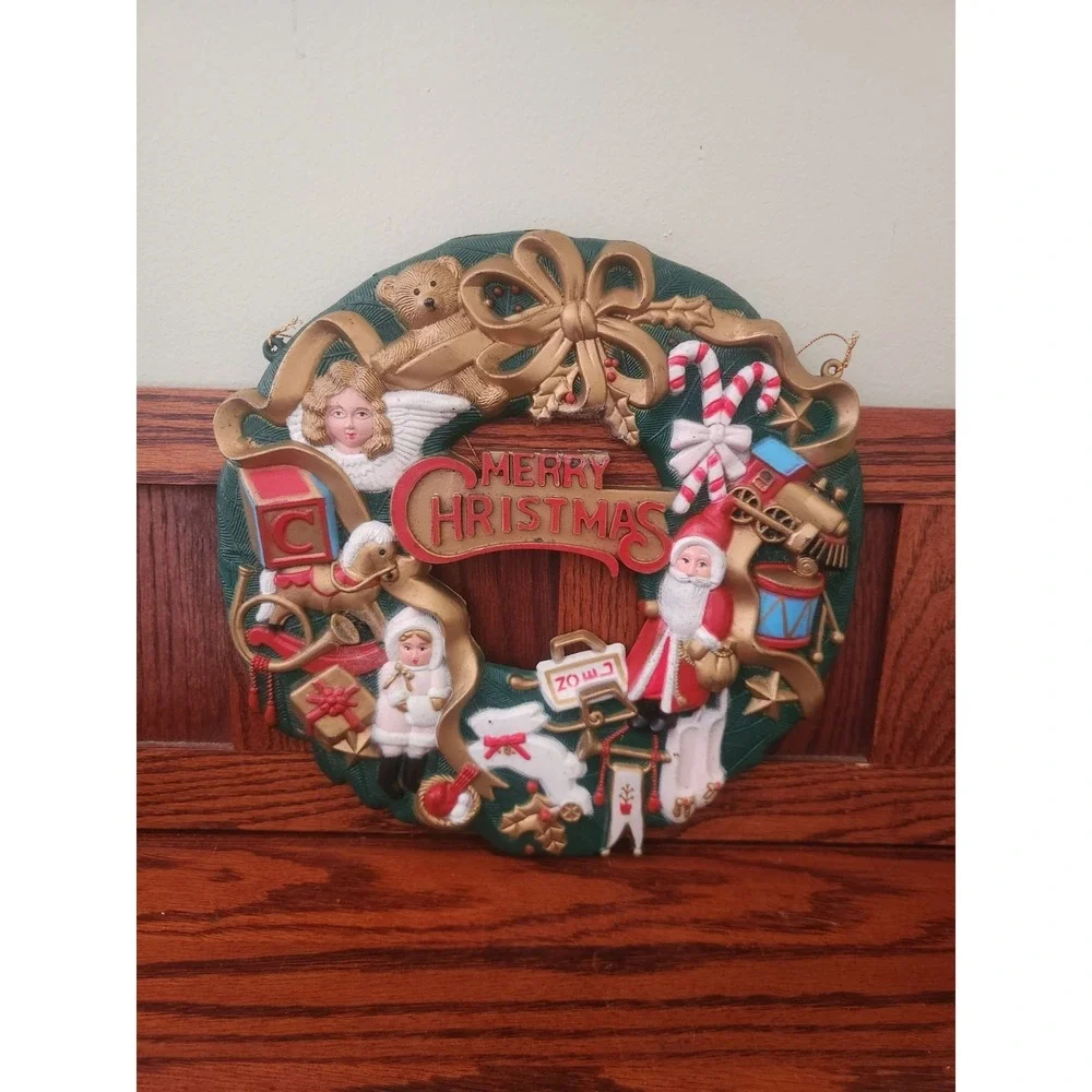 Vintage Plastic Christmas Wreath Molded Hard Plastic 10‎ In Kitchy Retro