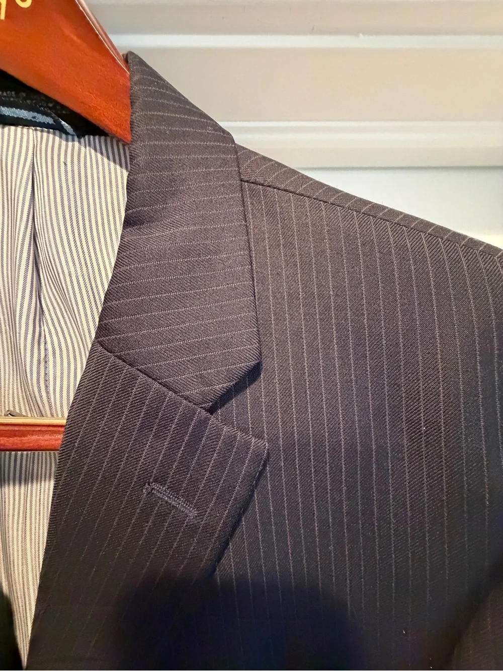 Tommy Hilfiger 100% Wool Navy Pinstripe Suit 42R 34x30 Men’s Two Piece