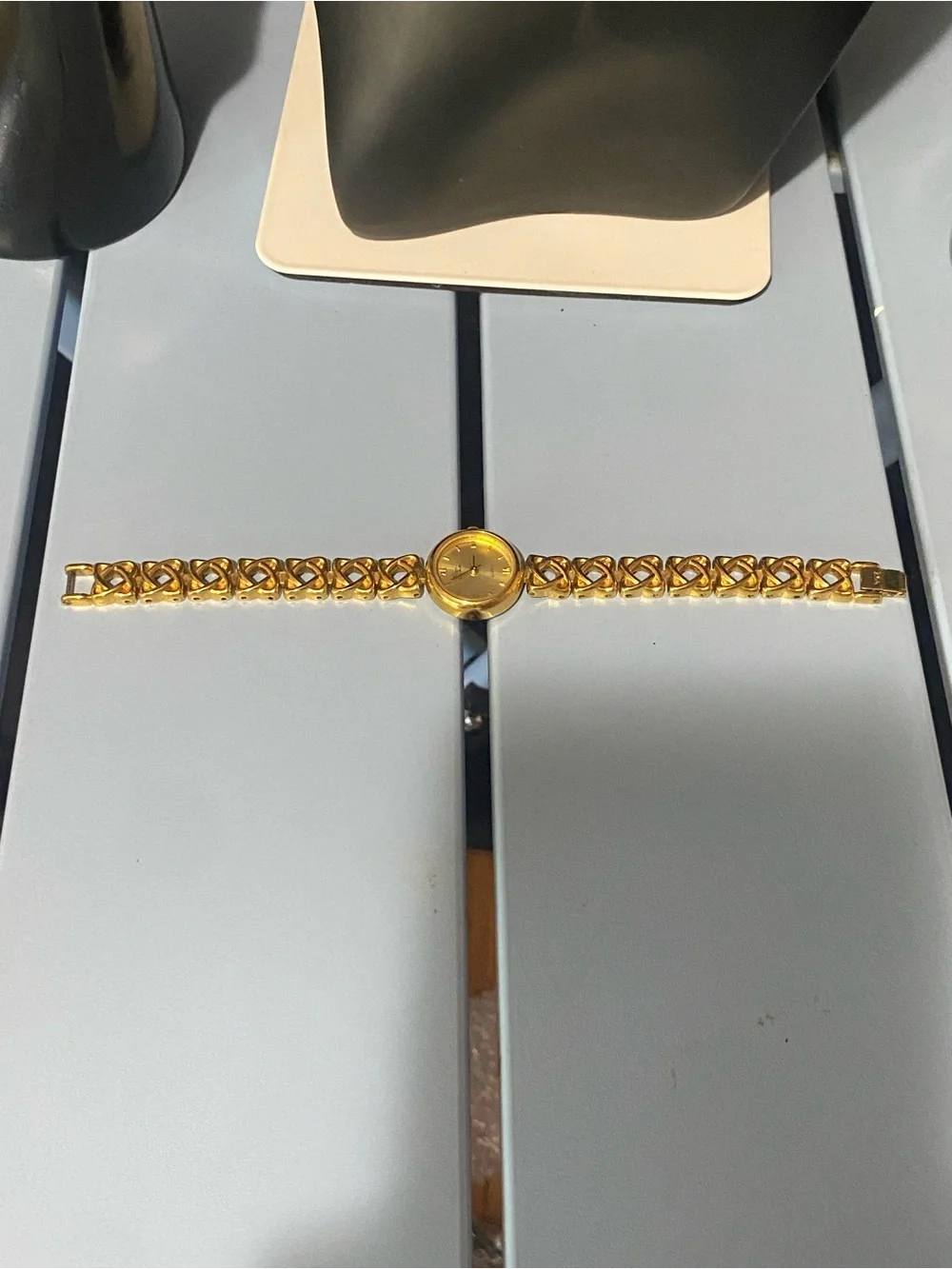 N/A elegant gold