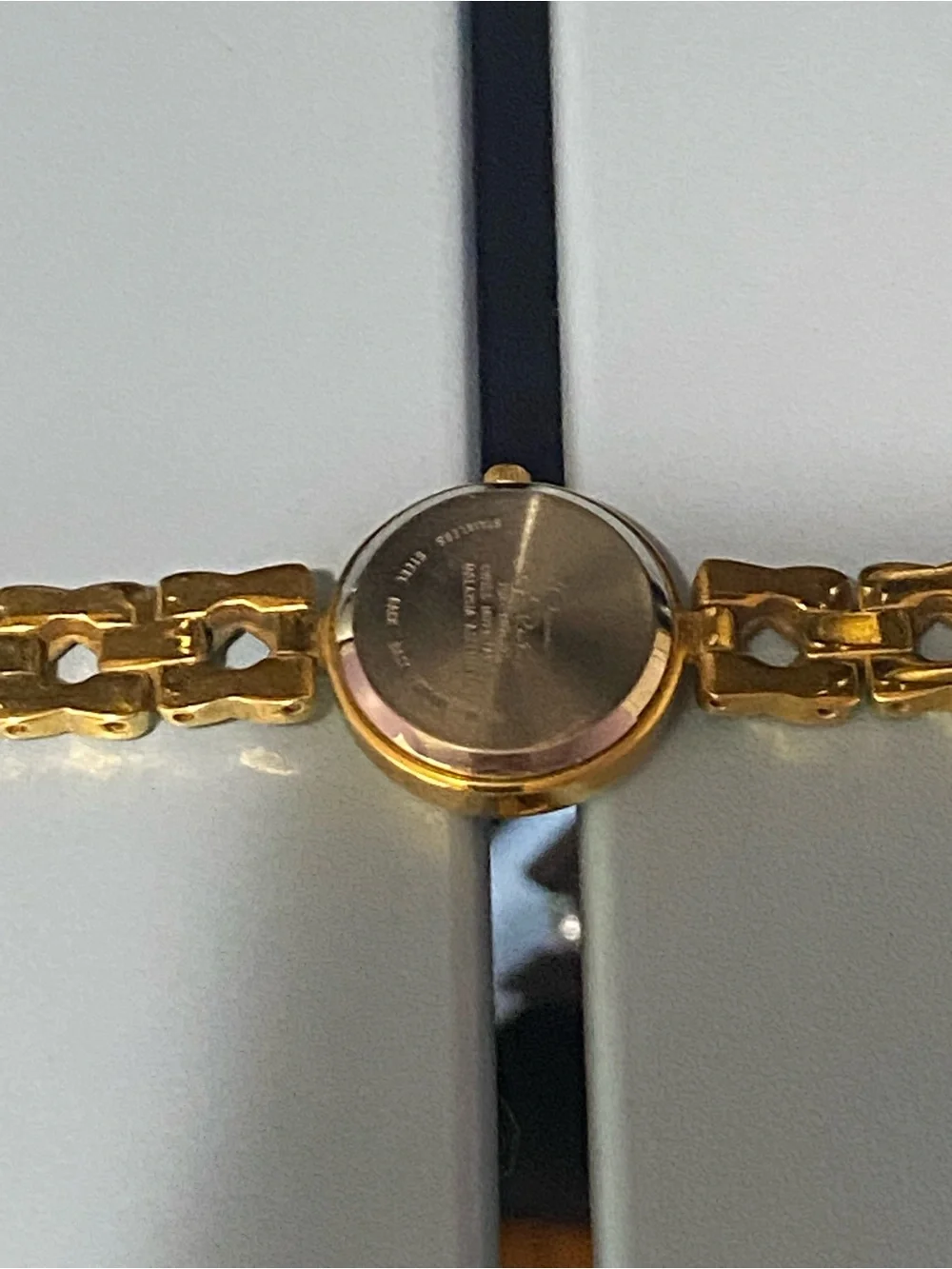 N/A elegant gold