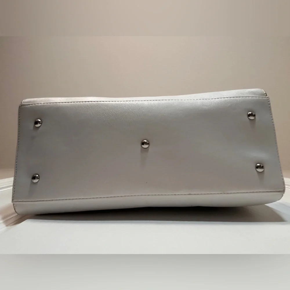 Vera Wang color white