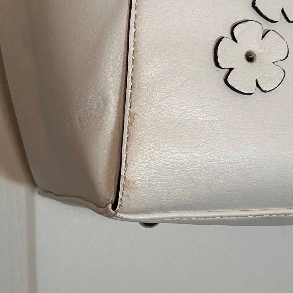 Vera Wang color white