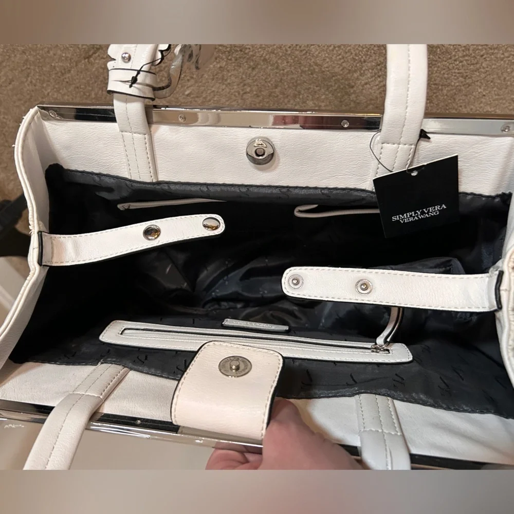 Vera Wang color white