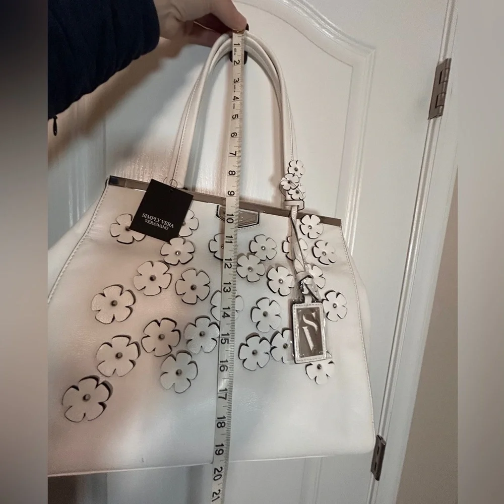 Vera Wang color white