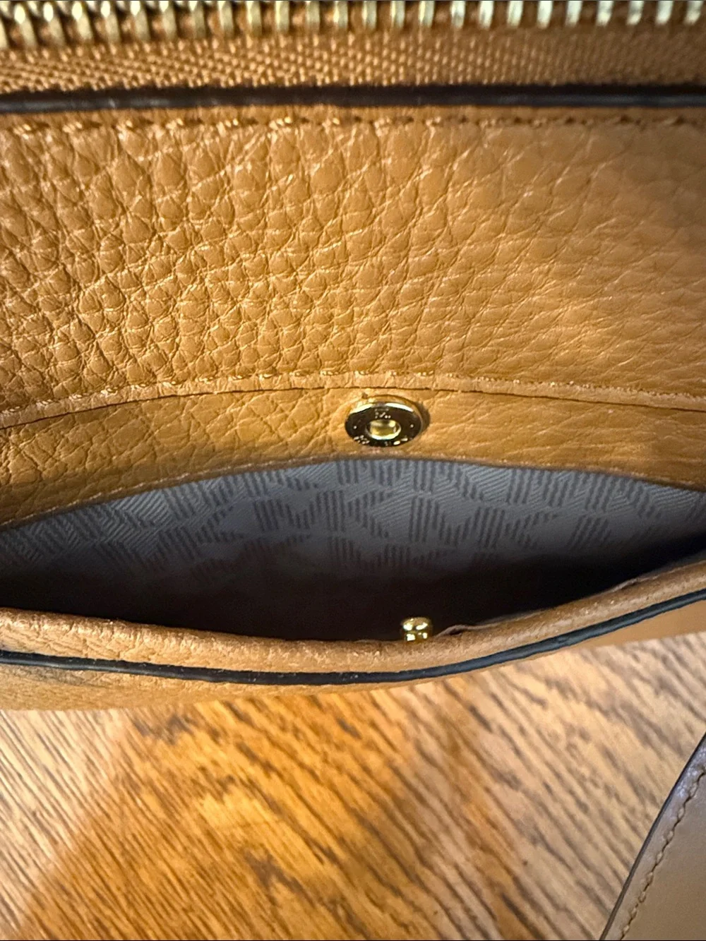 Michael Kors set kors clutch