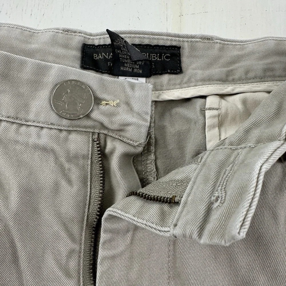 Banana Republic photos examine details