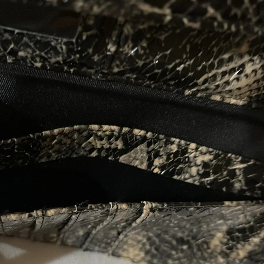 Kenneth Cole Reaction snake used