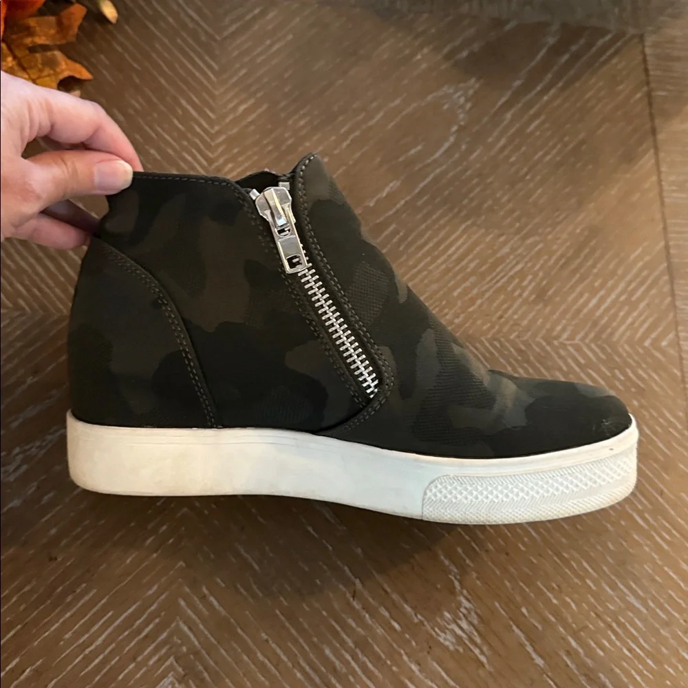 Steve Madden green camouflage