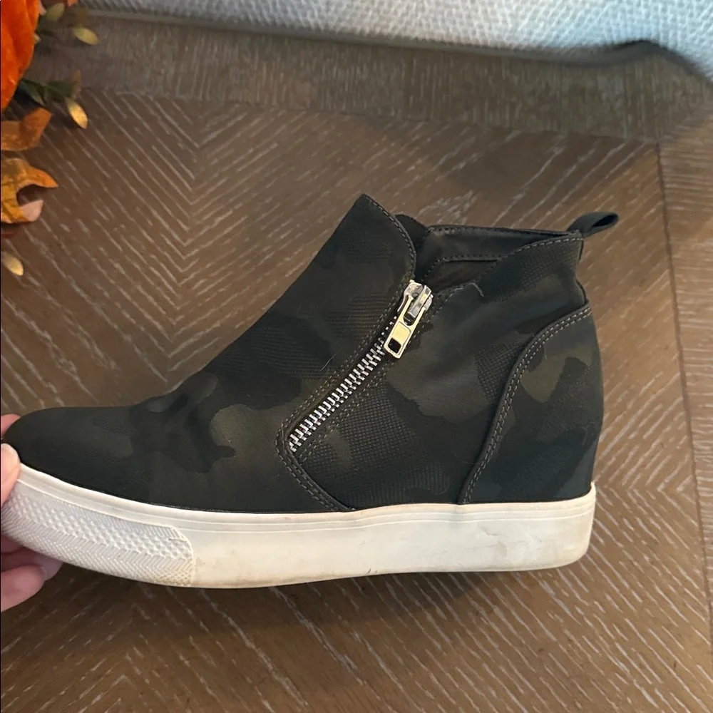 Steve Madden green camouflage