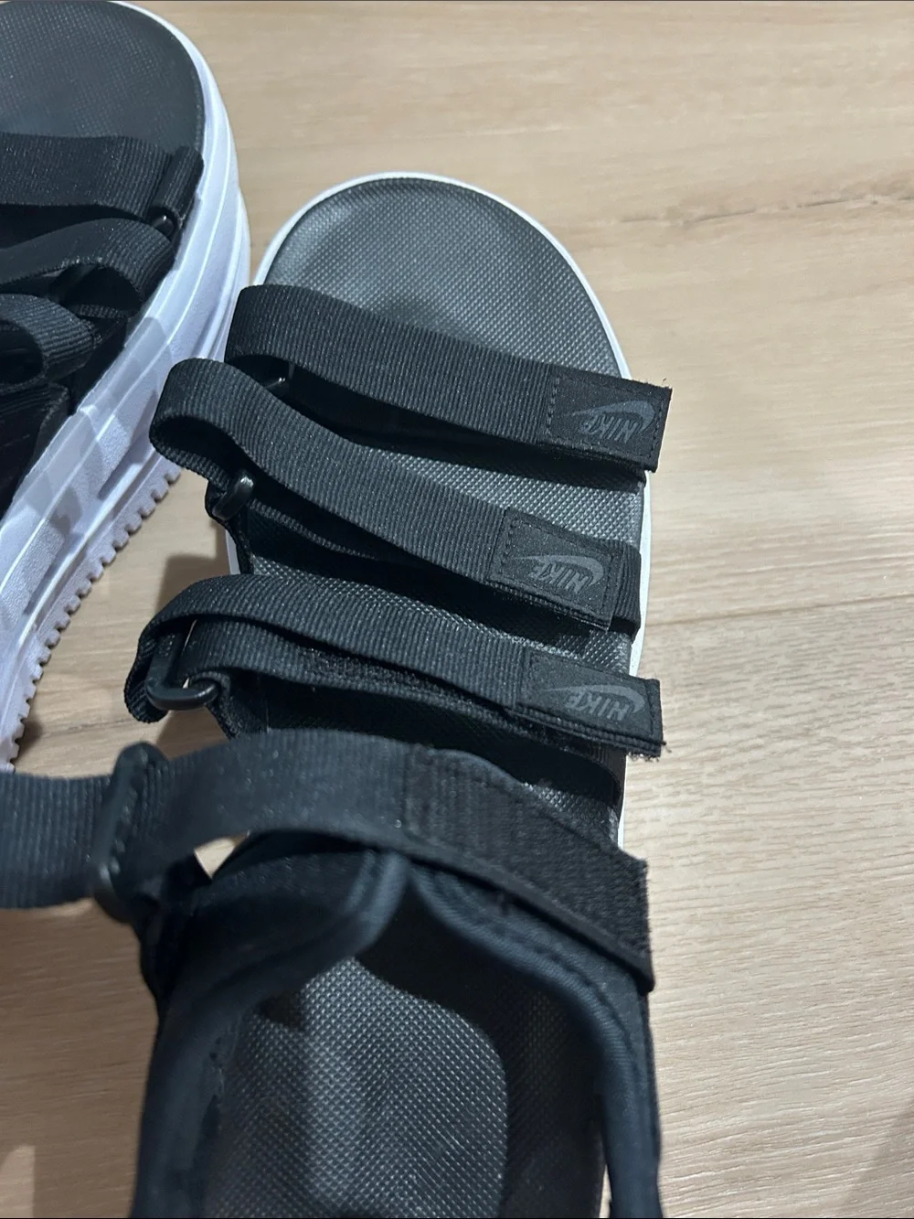 Nike lightweight sandals