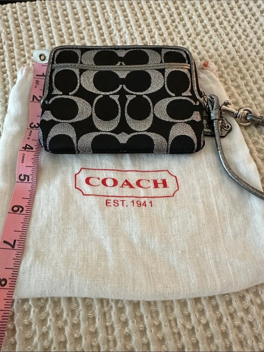 Y2K NWOT, never used.  Coach Poppy Signature Lurex Metallic Wristlet.