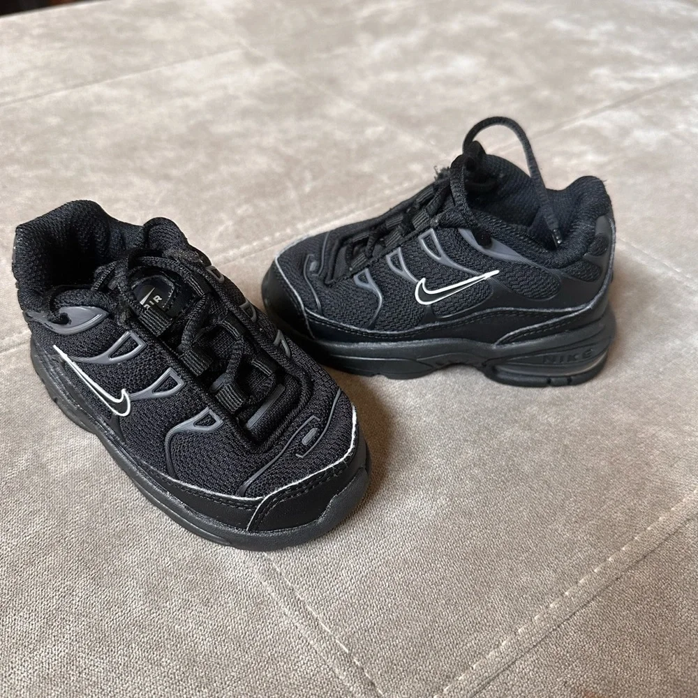 Nike Black Sneakers with Chunky Sole and Breathable Upper