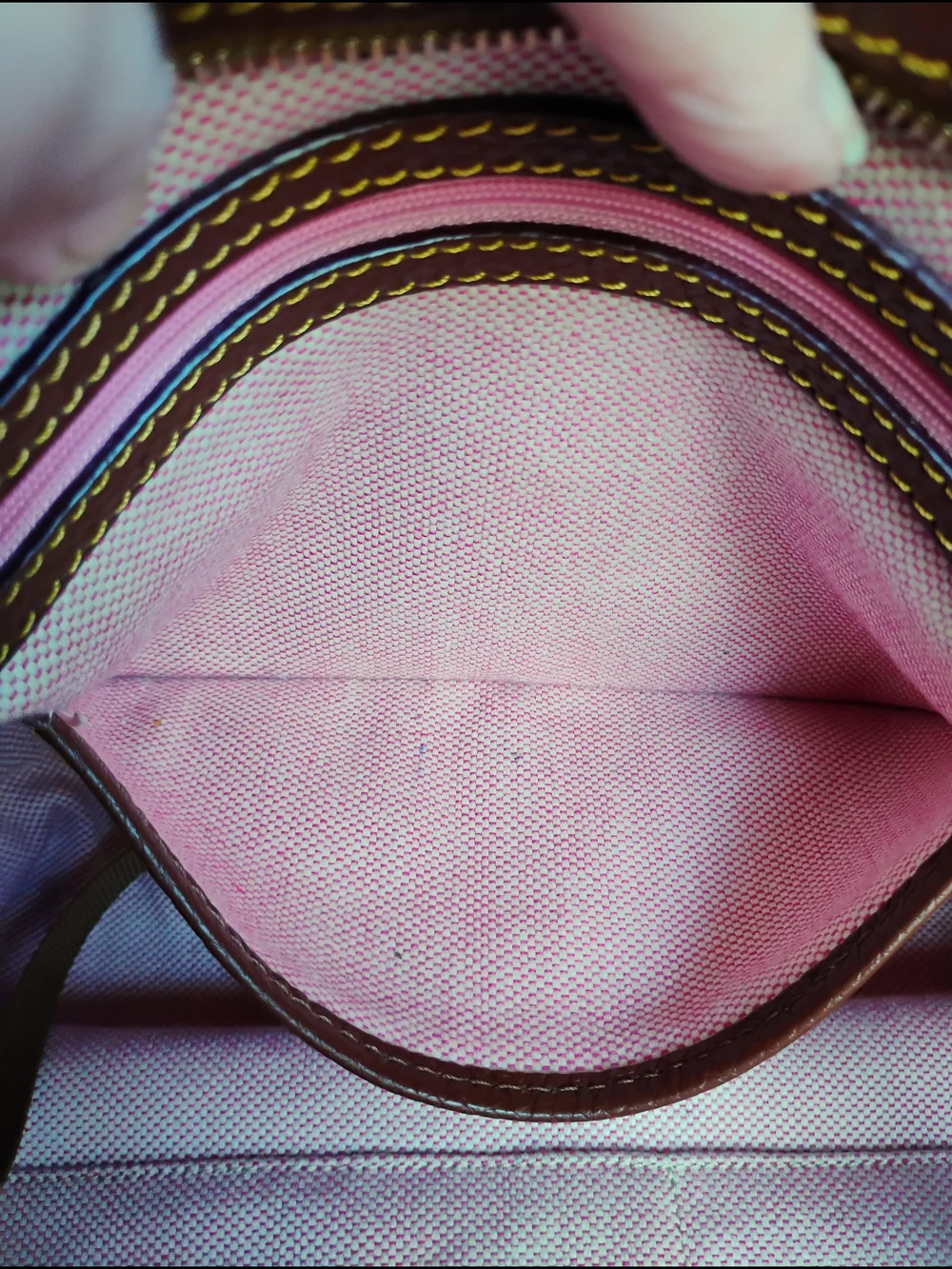 Dooney & Bourke classic edges