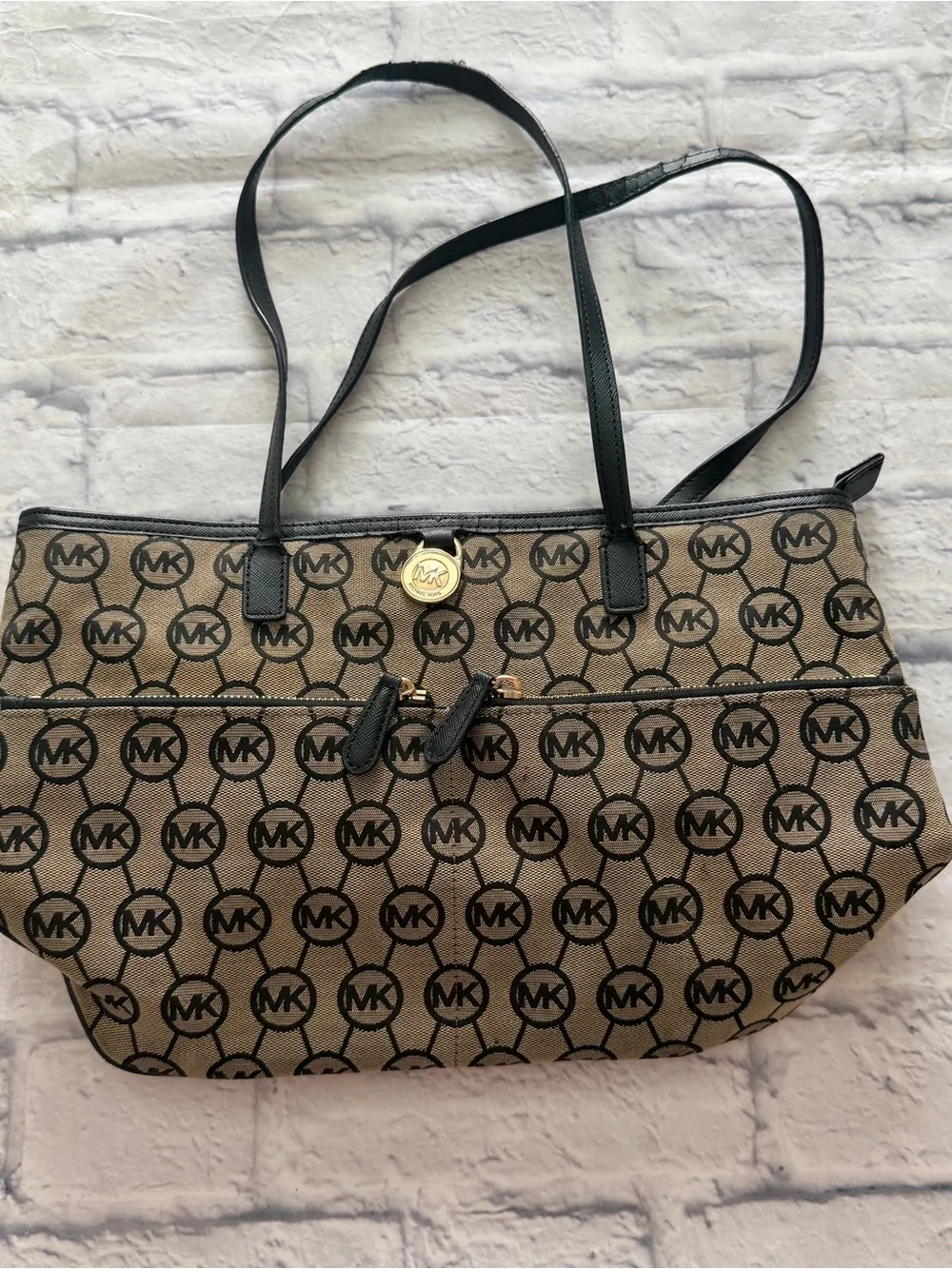 Michael Kors Kempton Pocket Tote | Monogram Tan Black Gold