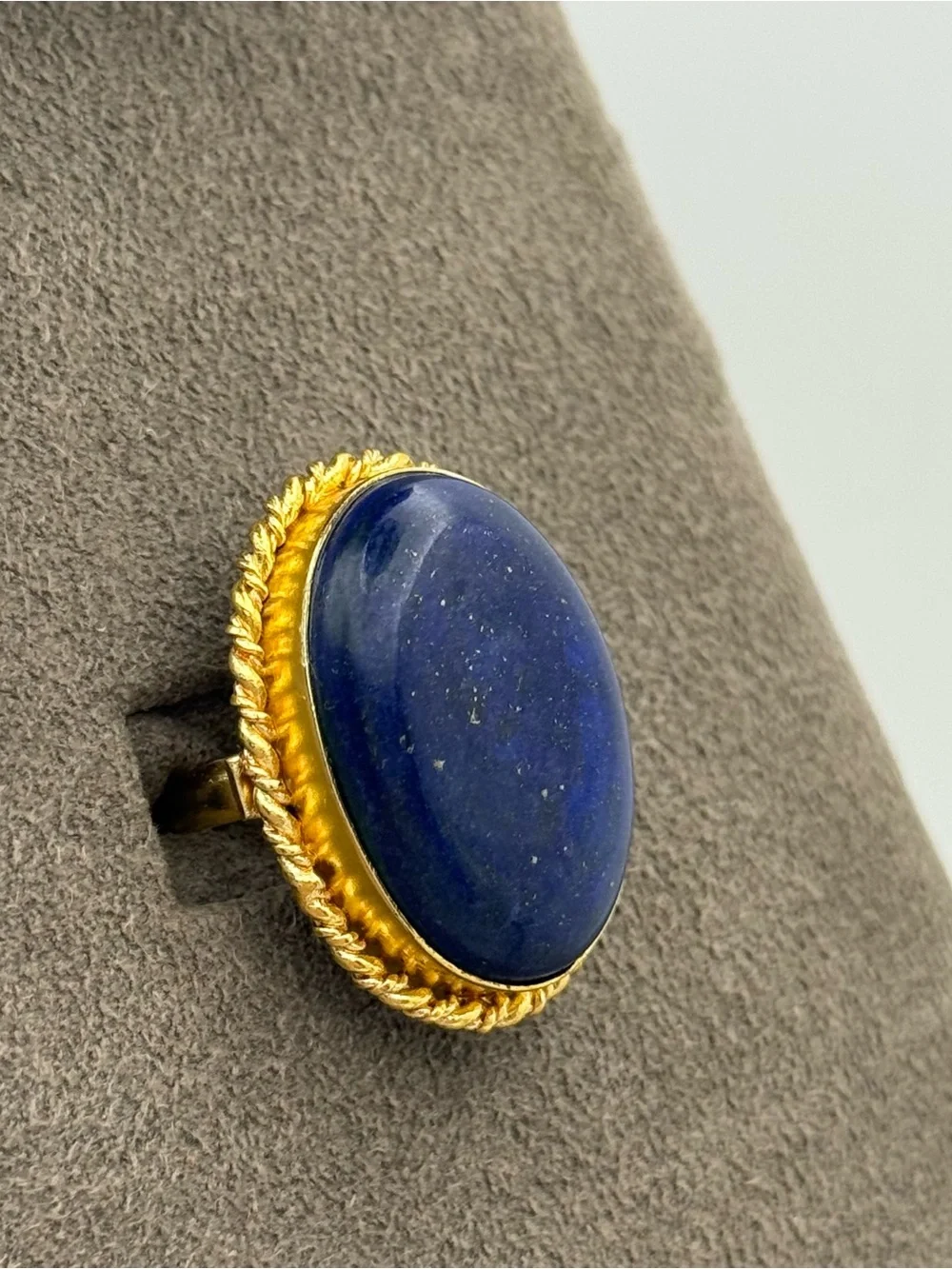N/A elegant oval