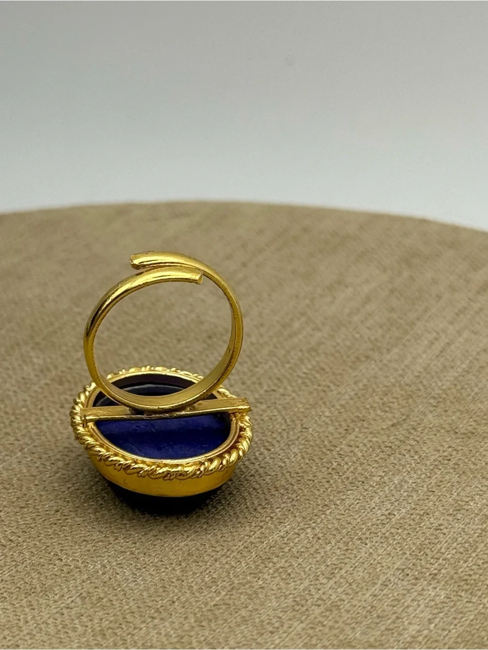 N/A elegant oval