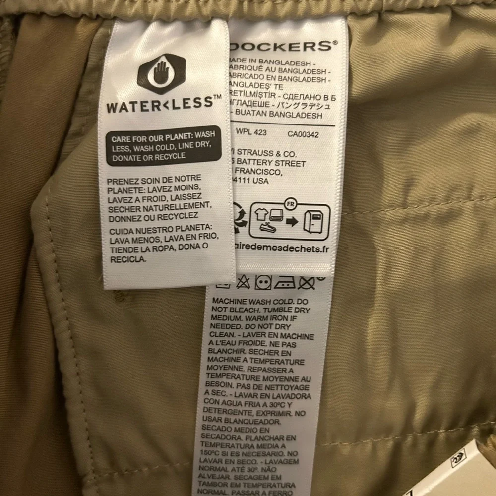 Dockers Men’s Tan Flat Front Shorts Classic Style Large NWT