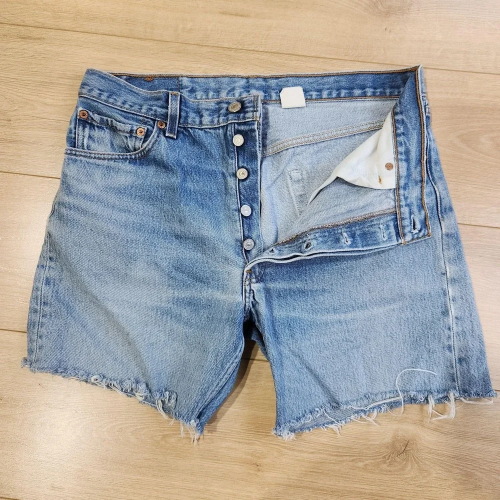 Vintage Y2K Levis 501xx Denim Shorts Mens 32 6