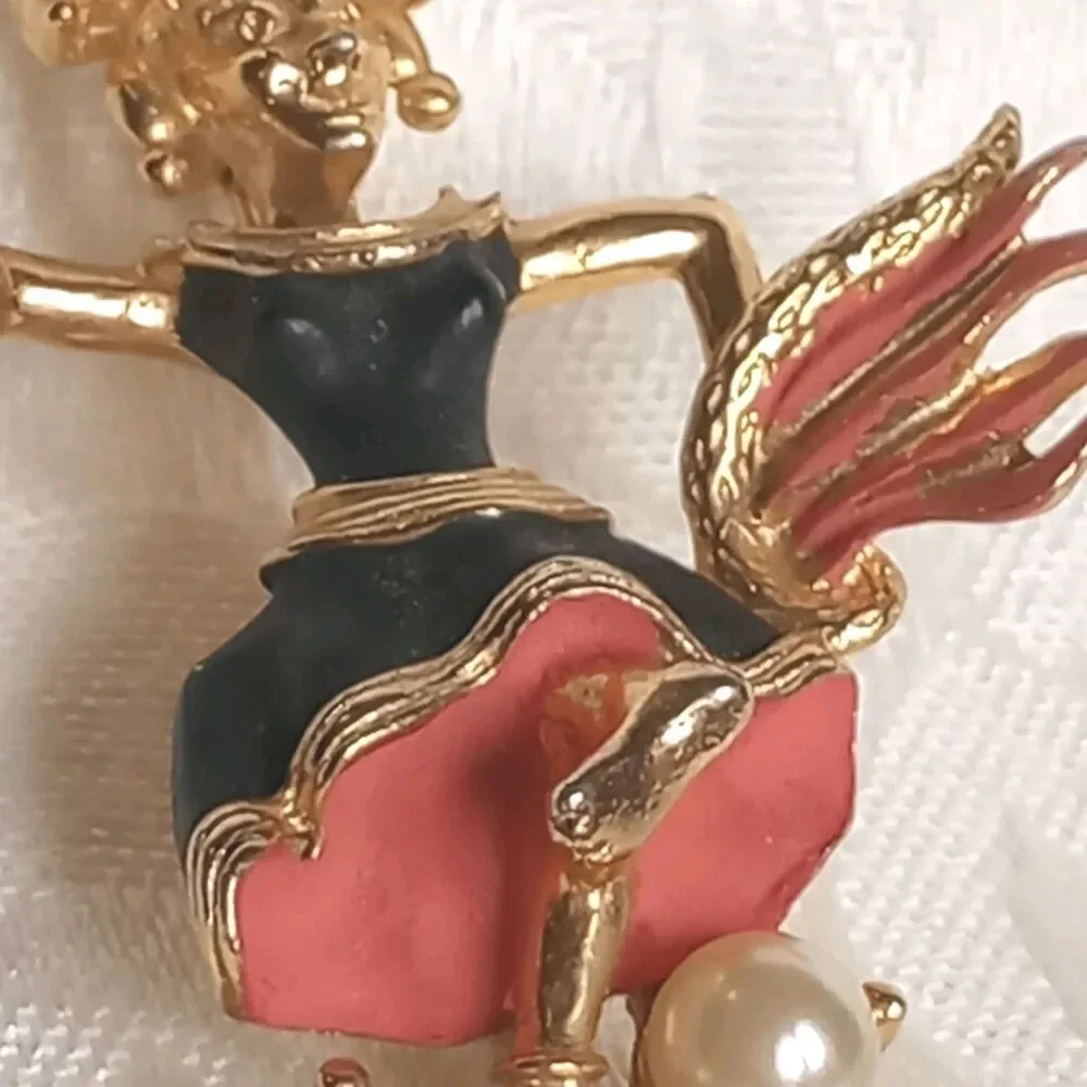 Sarah Coventry male figure