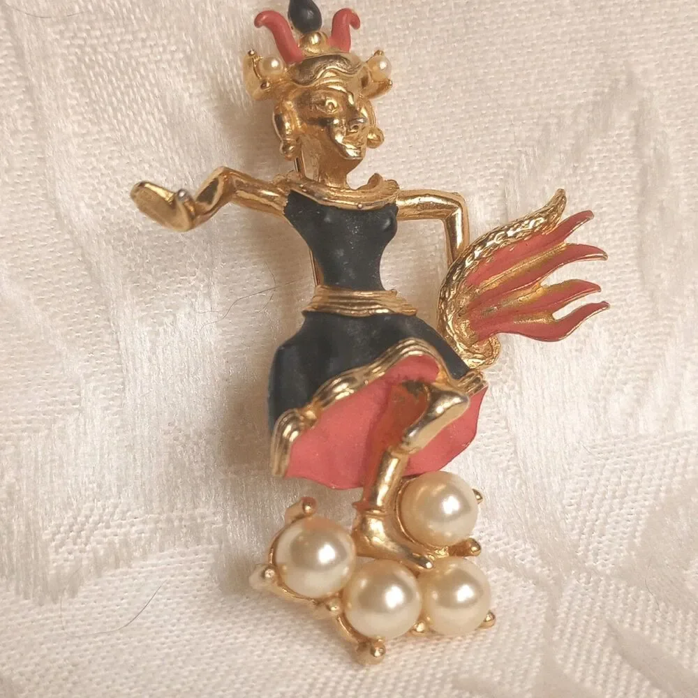 Sarah Coventry male figure