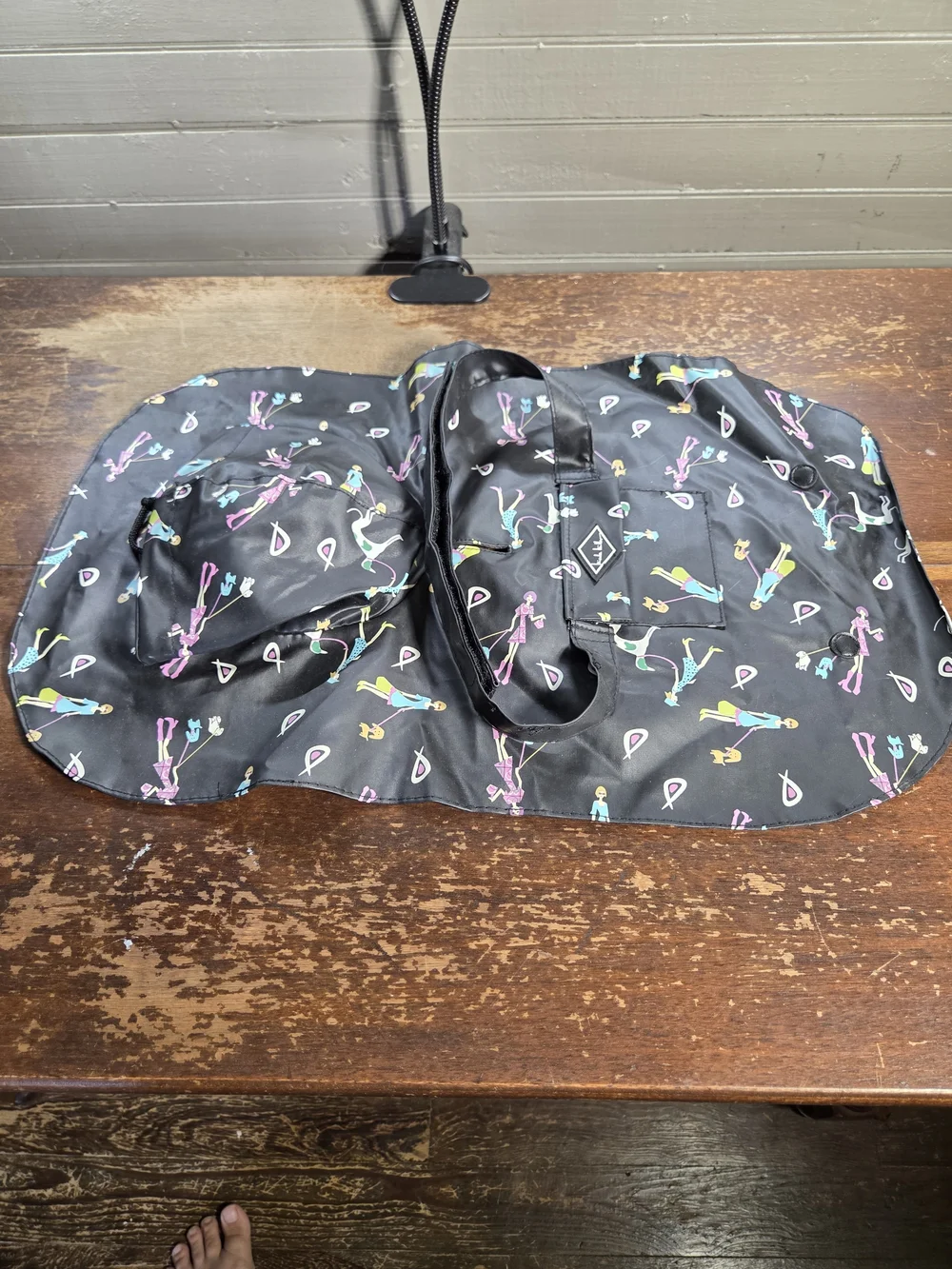 Nicole Miller cape material easy