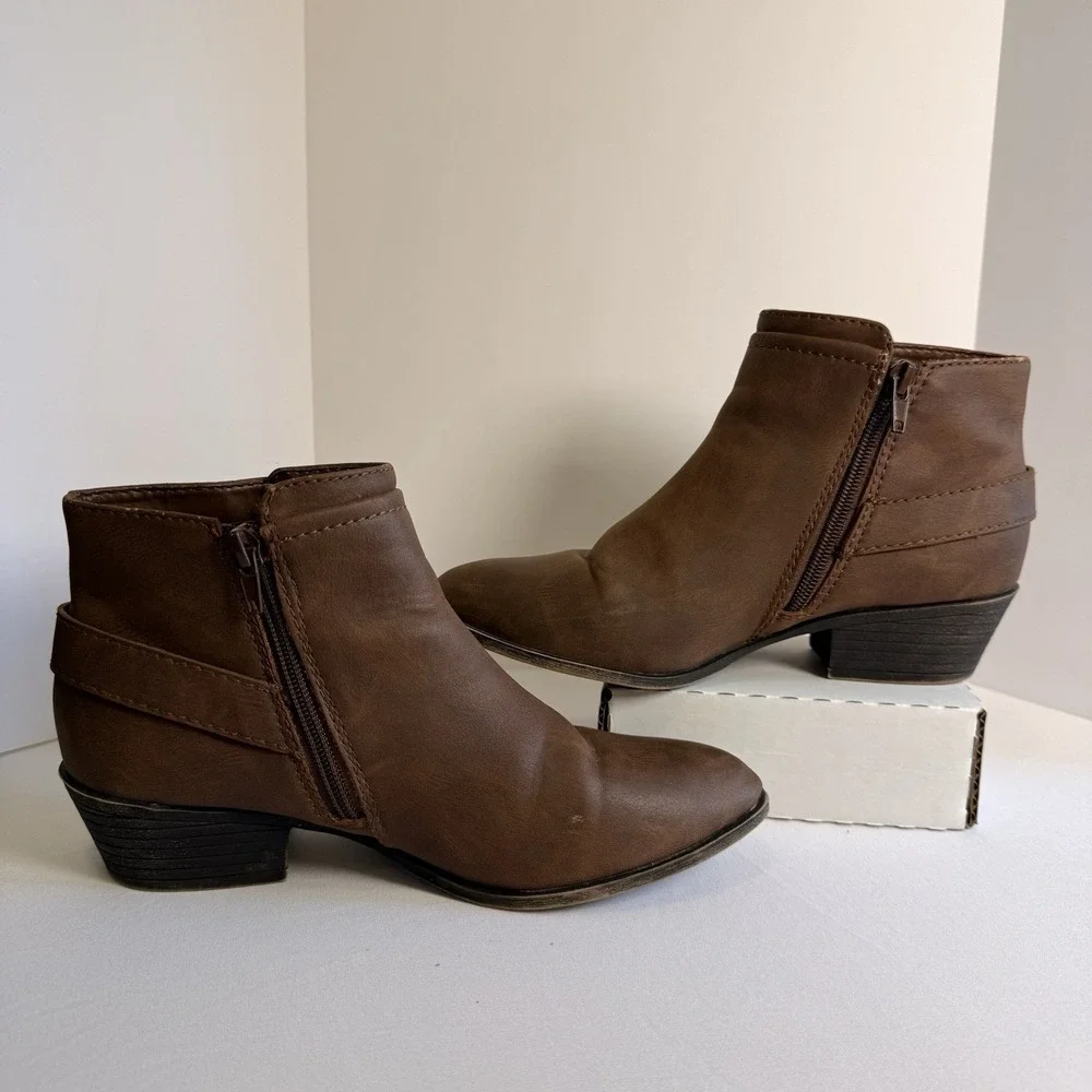 Madden Girl Hunttz Vegan Bootie Stacked Heel Side Zip Brown 6.5M Women/Teen