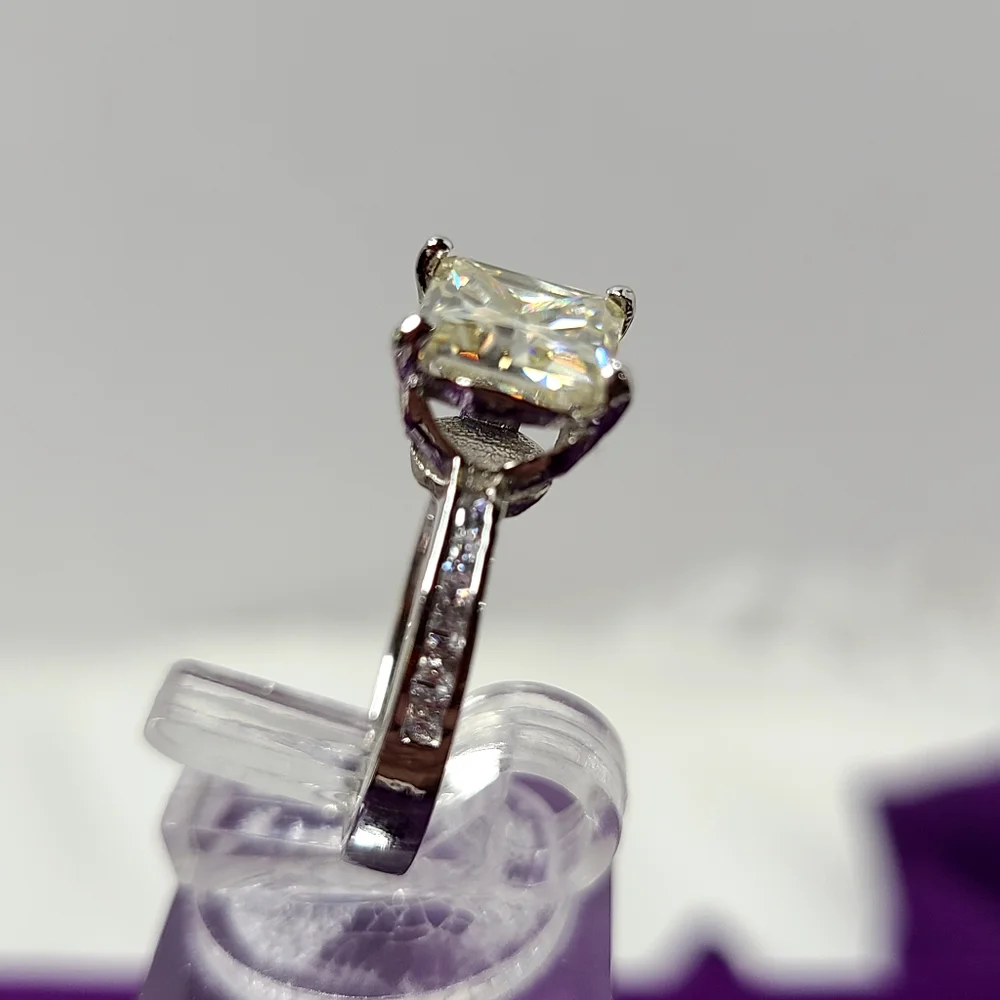 Moissanite 25 carat
