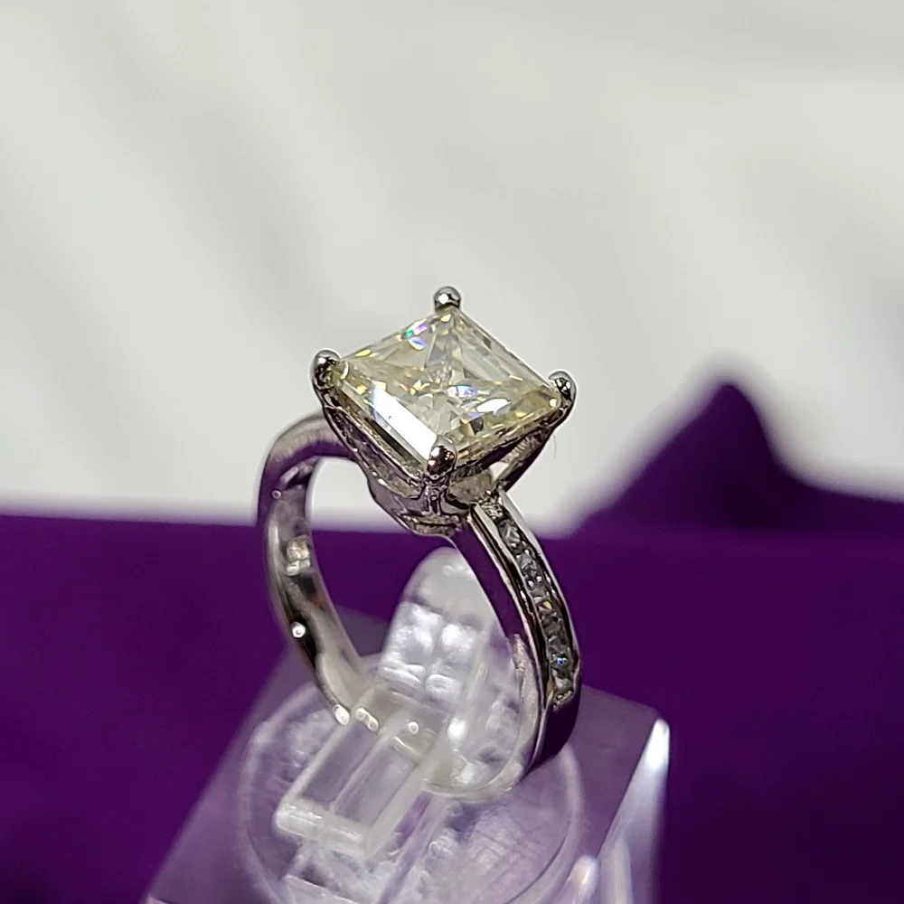 Moissanite rhodium princess size