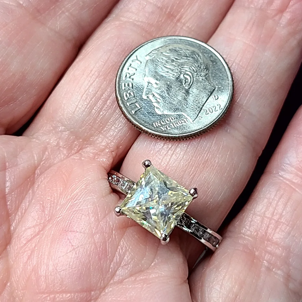 Moissanite beautifully diamond