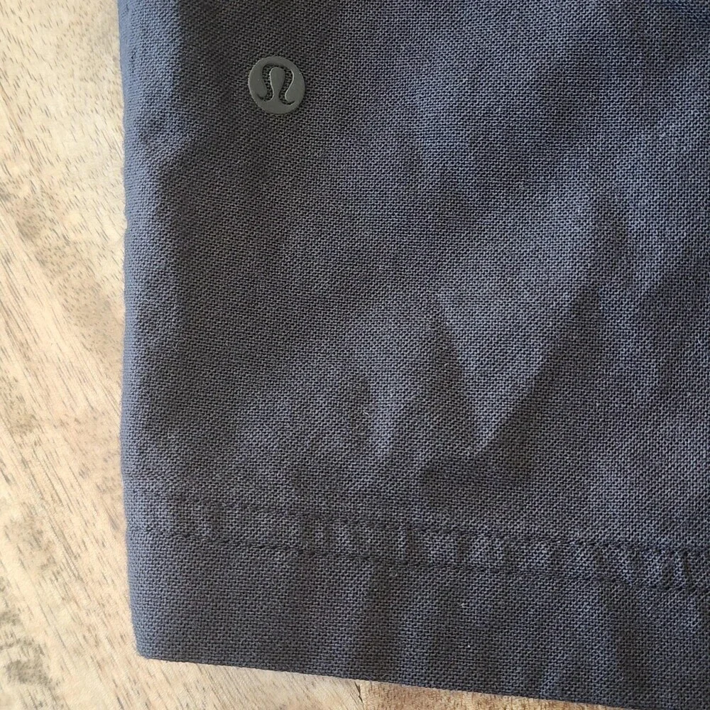 Lululemon Shorts Mens 36 Black Chino 11 Inch Inseam Casual Golf Athletic