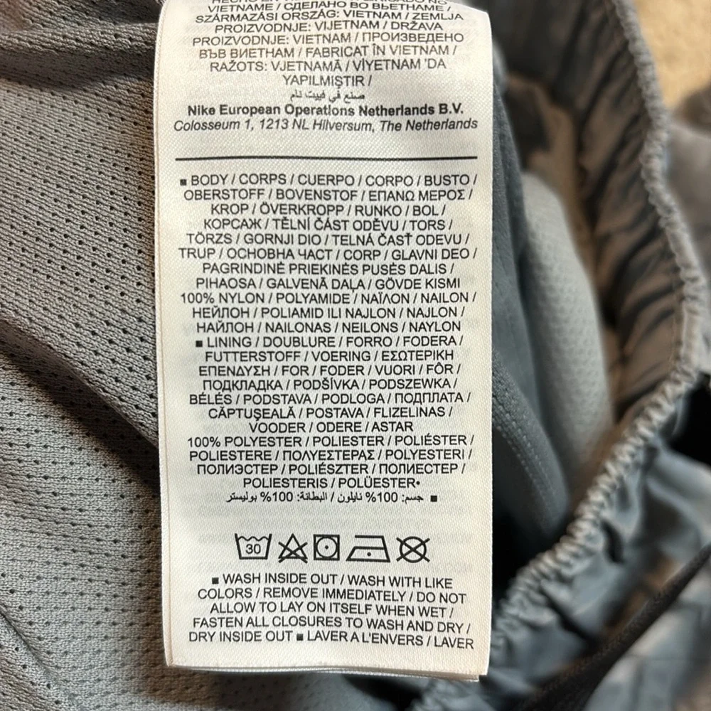 Nike Sportswear Tech Pack 9” Nylon Gray Crinkle Shorts CJ5188-073 XL