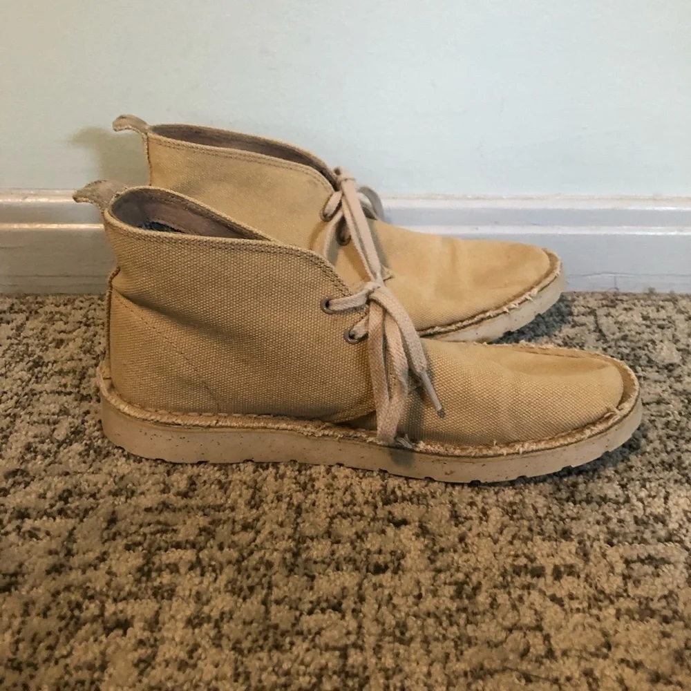 Clarks broke laced