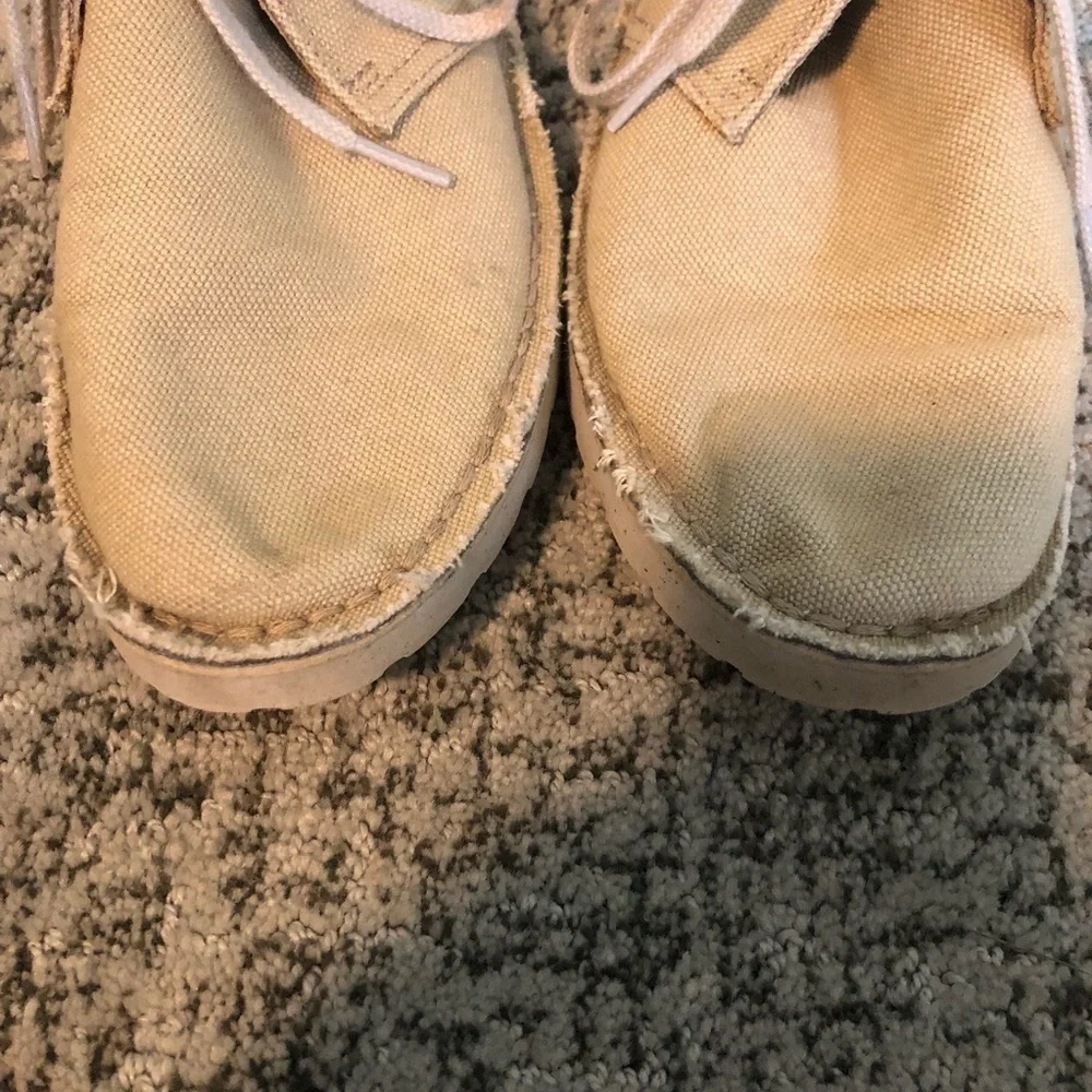 Clarks broke laced