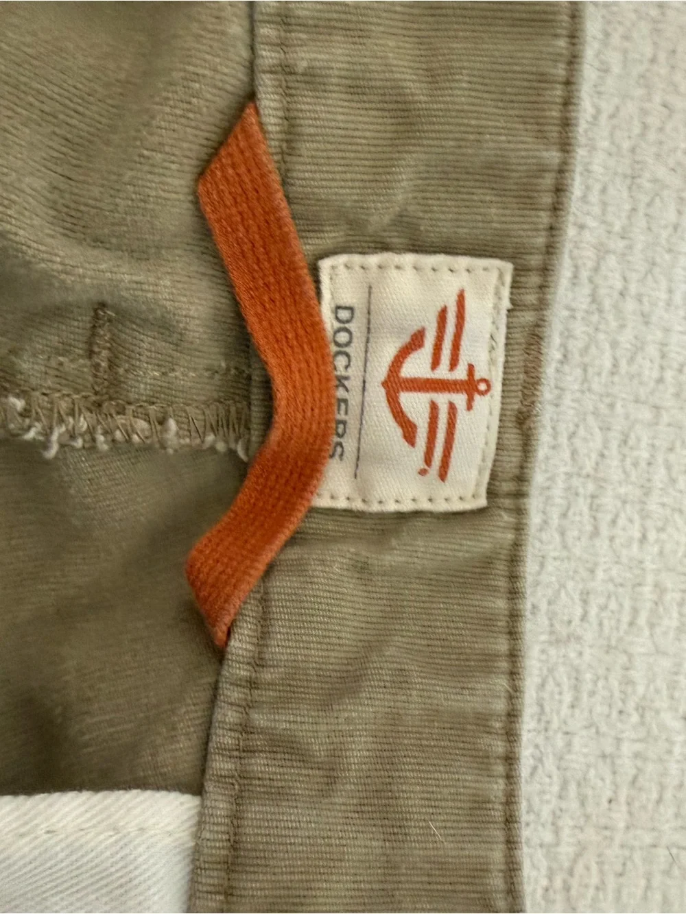 Dockers easily clean