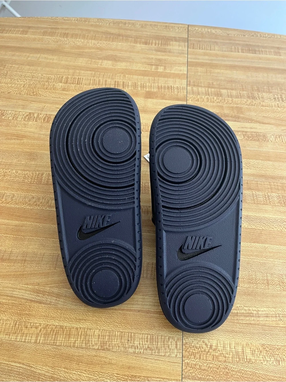 Nike slide bold