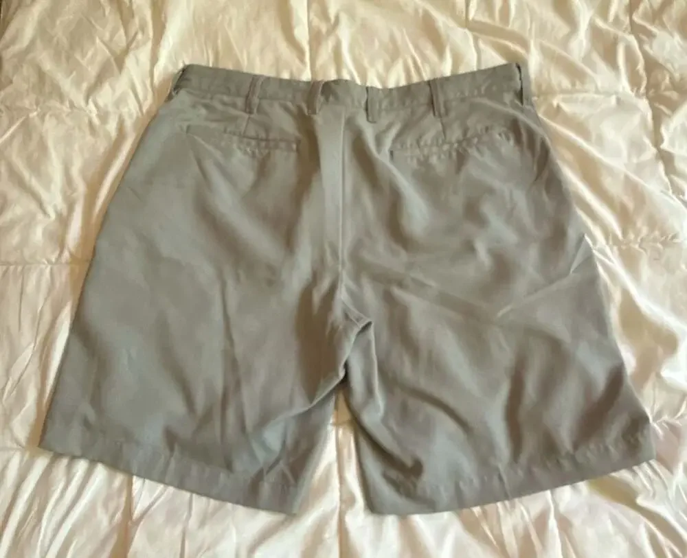 IZOD Golf Men's Performance Gray Shorts Size 40