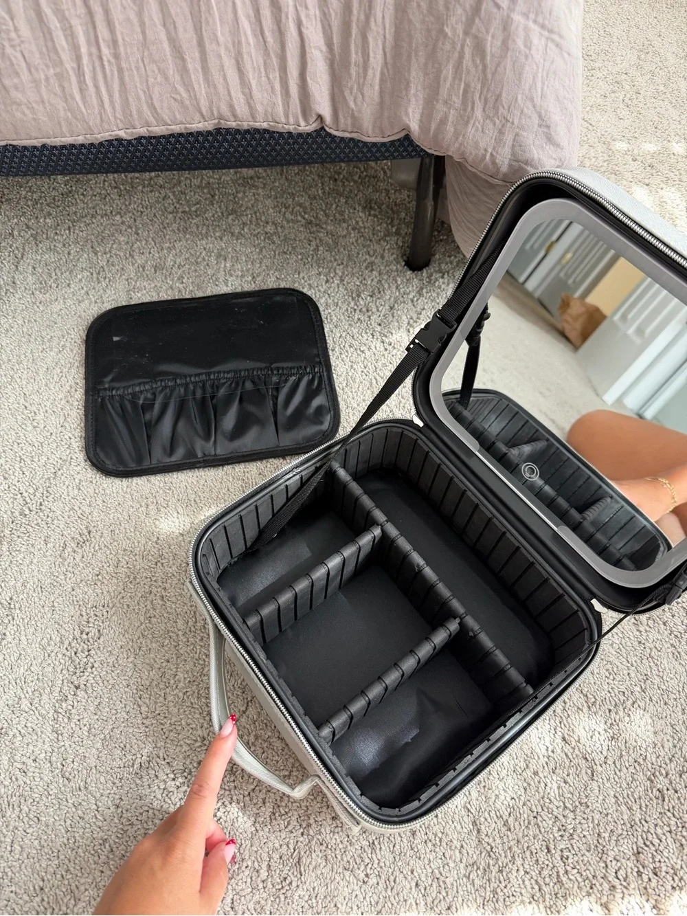 Source Unknown Black and Silver Hard-Case Cosmetic Train Case