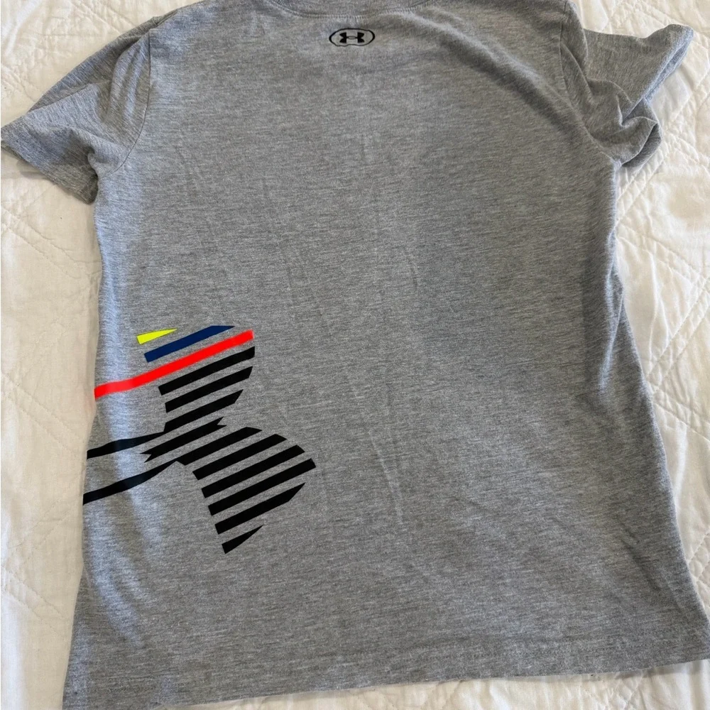Under Armour Heather Gray T-Shirt with Striped Logo (7)
