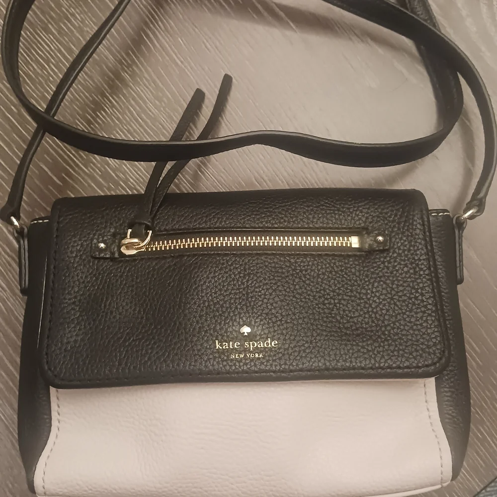 kate spade Black and Cream Pebbled Leather Crossbody Bag