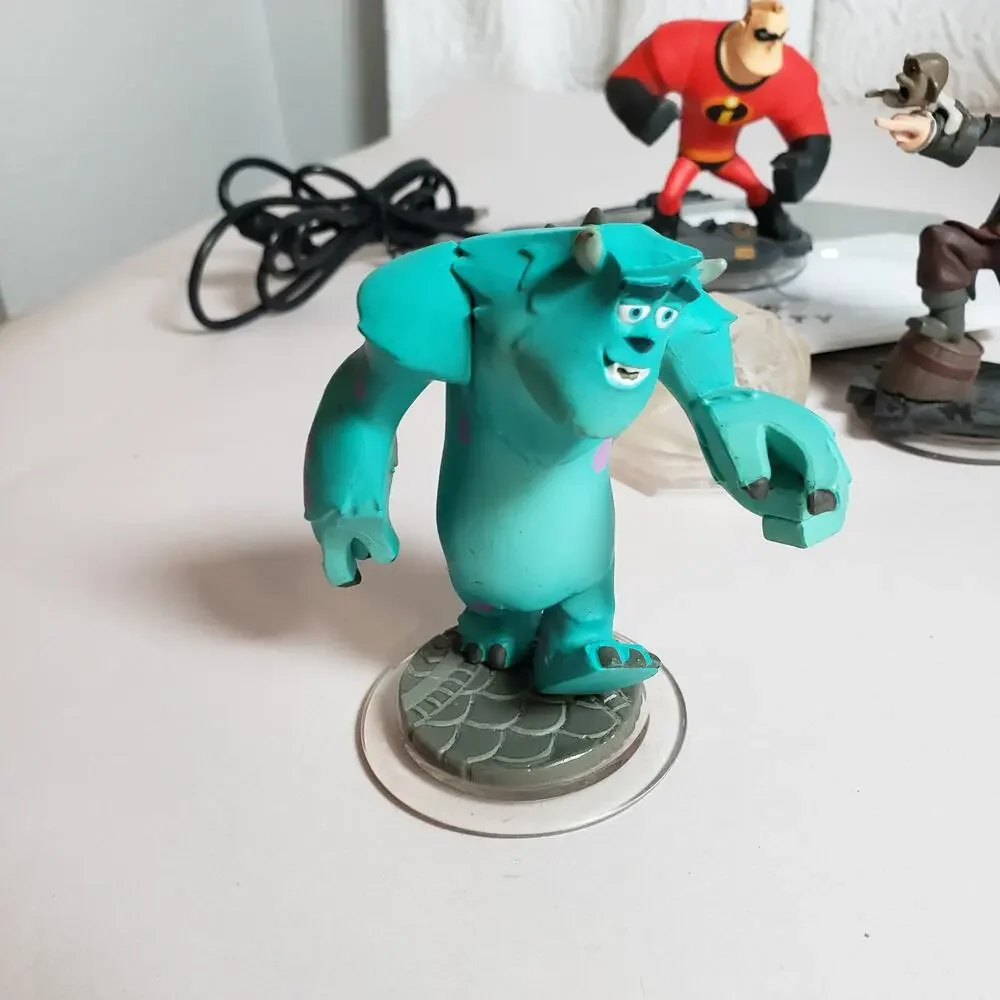 Disney Infinity Starter Pack Figures & Base Play Set Sully Mr. Incredible Pirate
