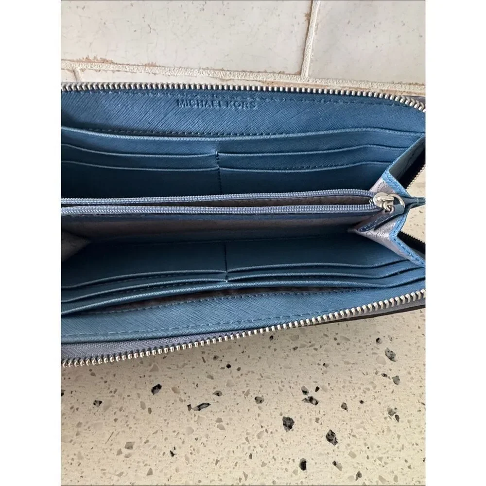Michael Kors Blue Leather Snake-Print Zip Around Wallet Clutch Classic Chic EUC