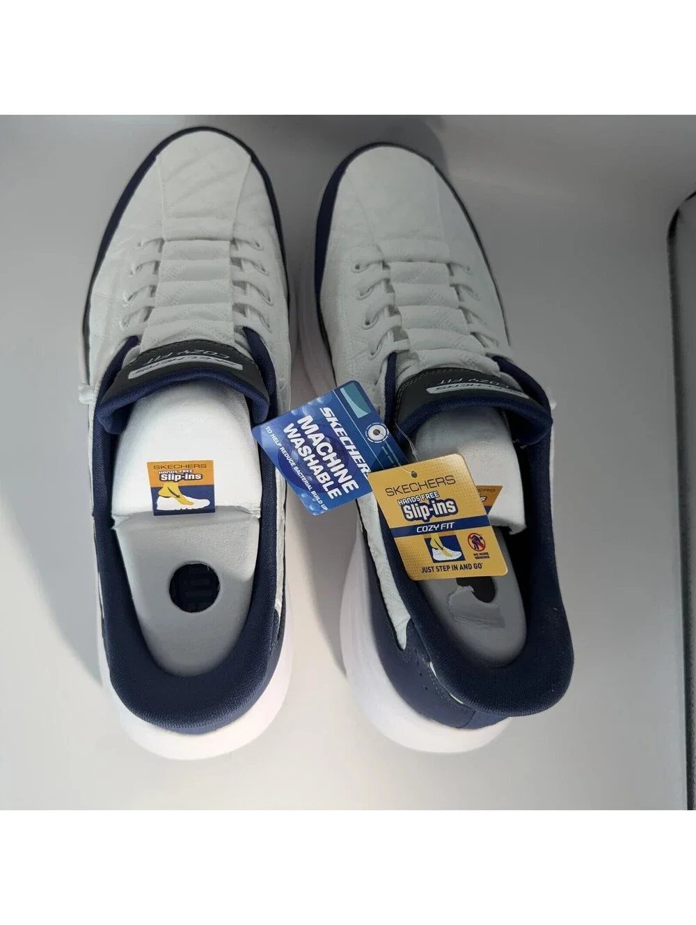 Skechers experience premium