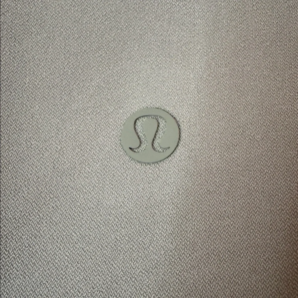 lululemon athletica woven™ stains