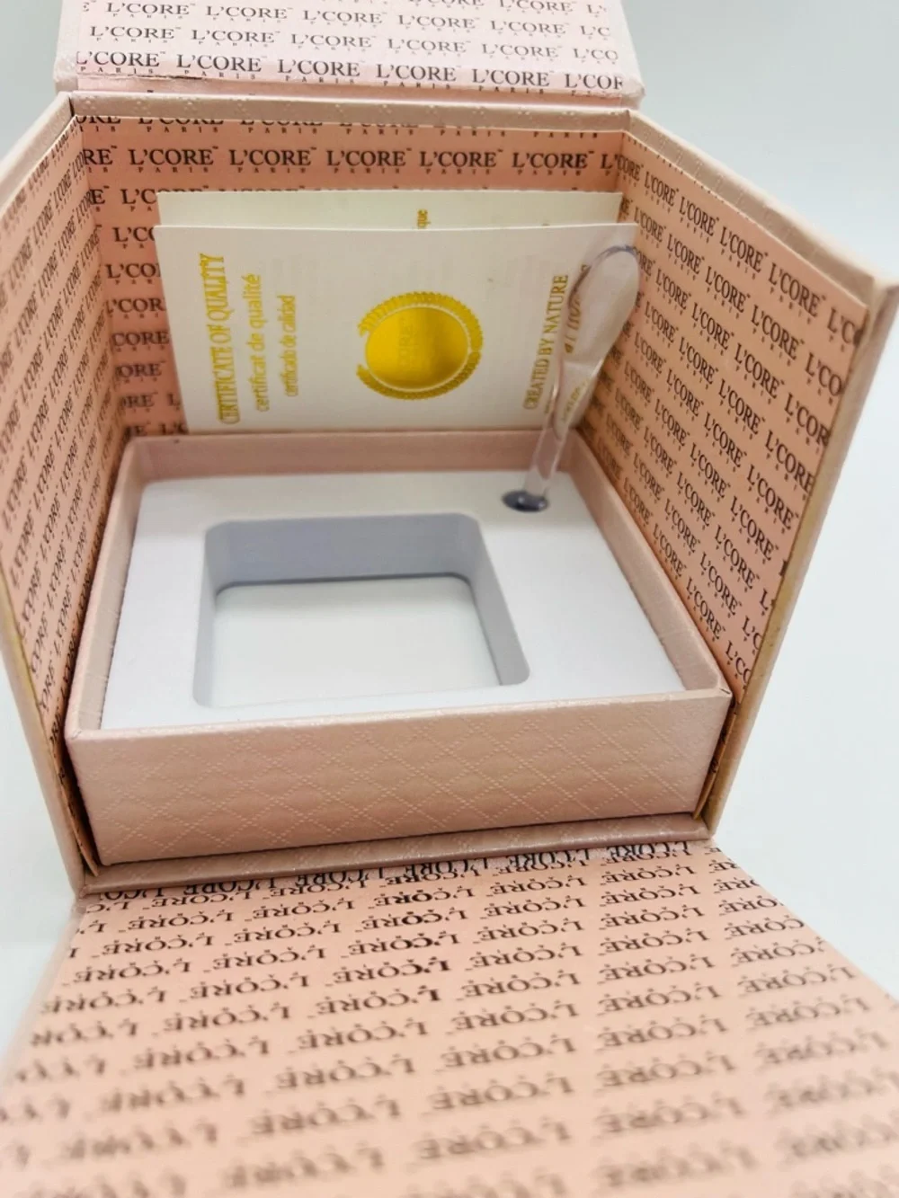LCore Paris powerful imperfections box