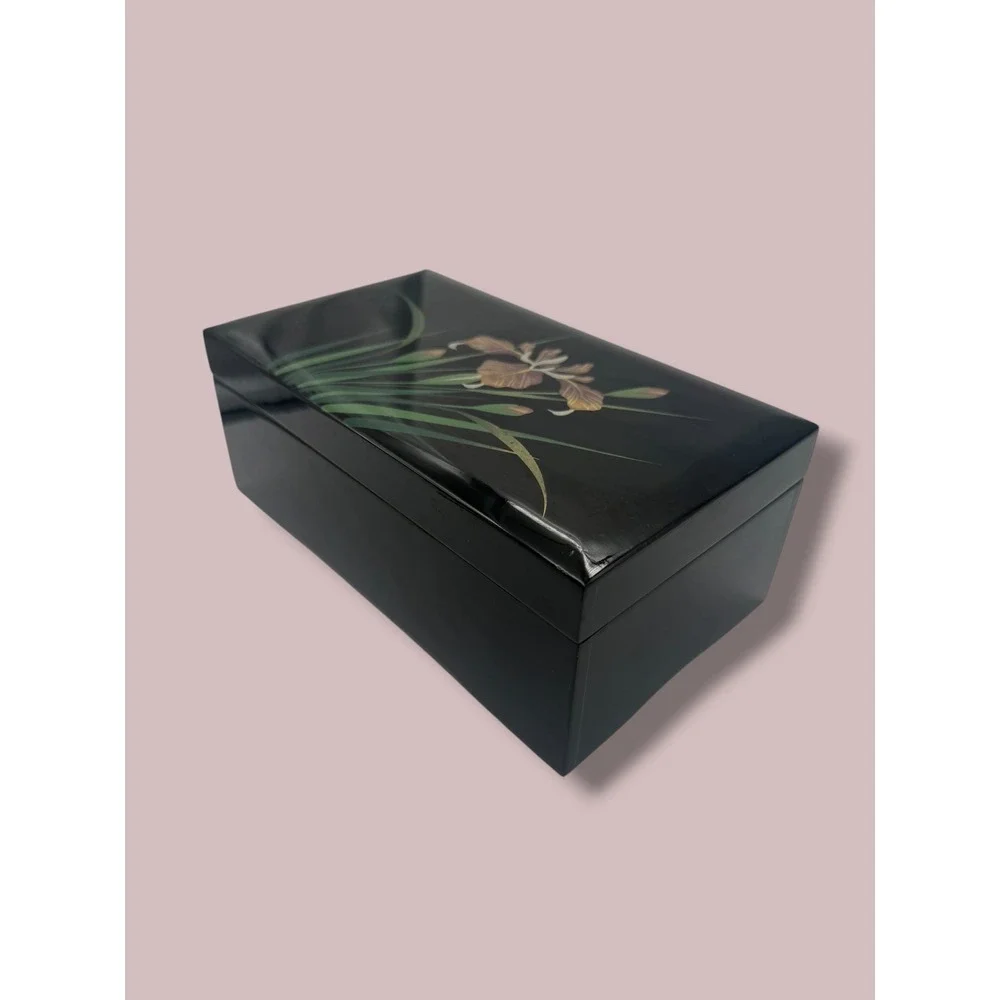 San Francisco Music Box Company add touch