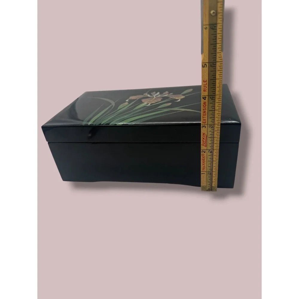 San Francisco Music Box Company add touch