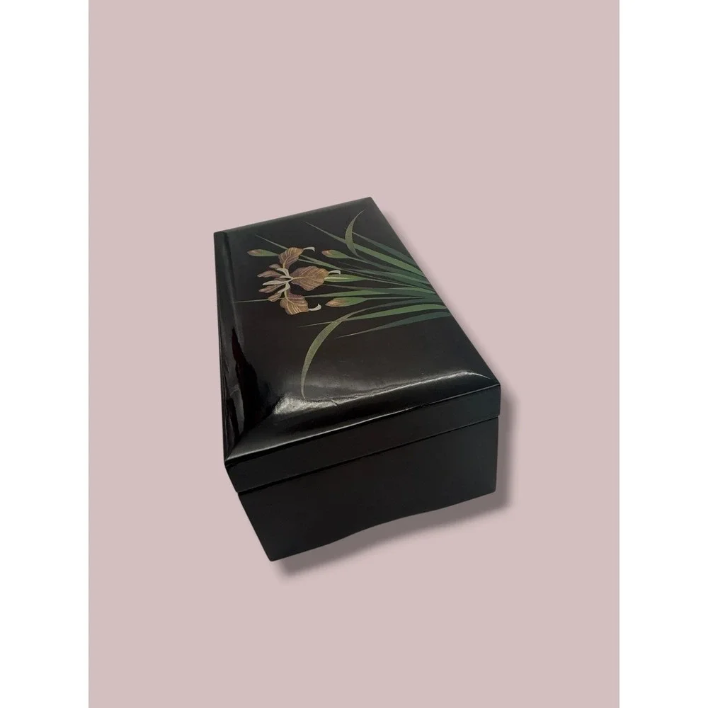 San Francisco Music Box Company add touch