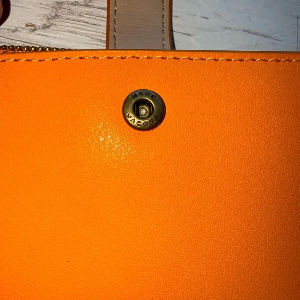 Marc Jacobs compact marc