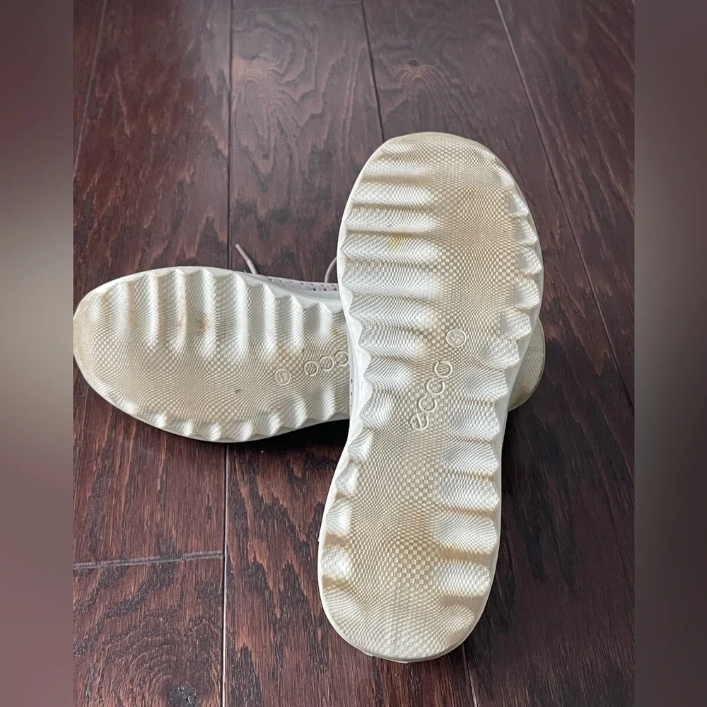 Ecco runner size 10