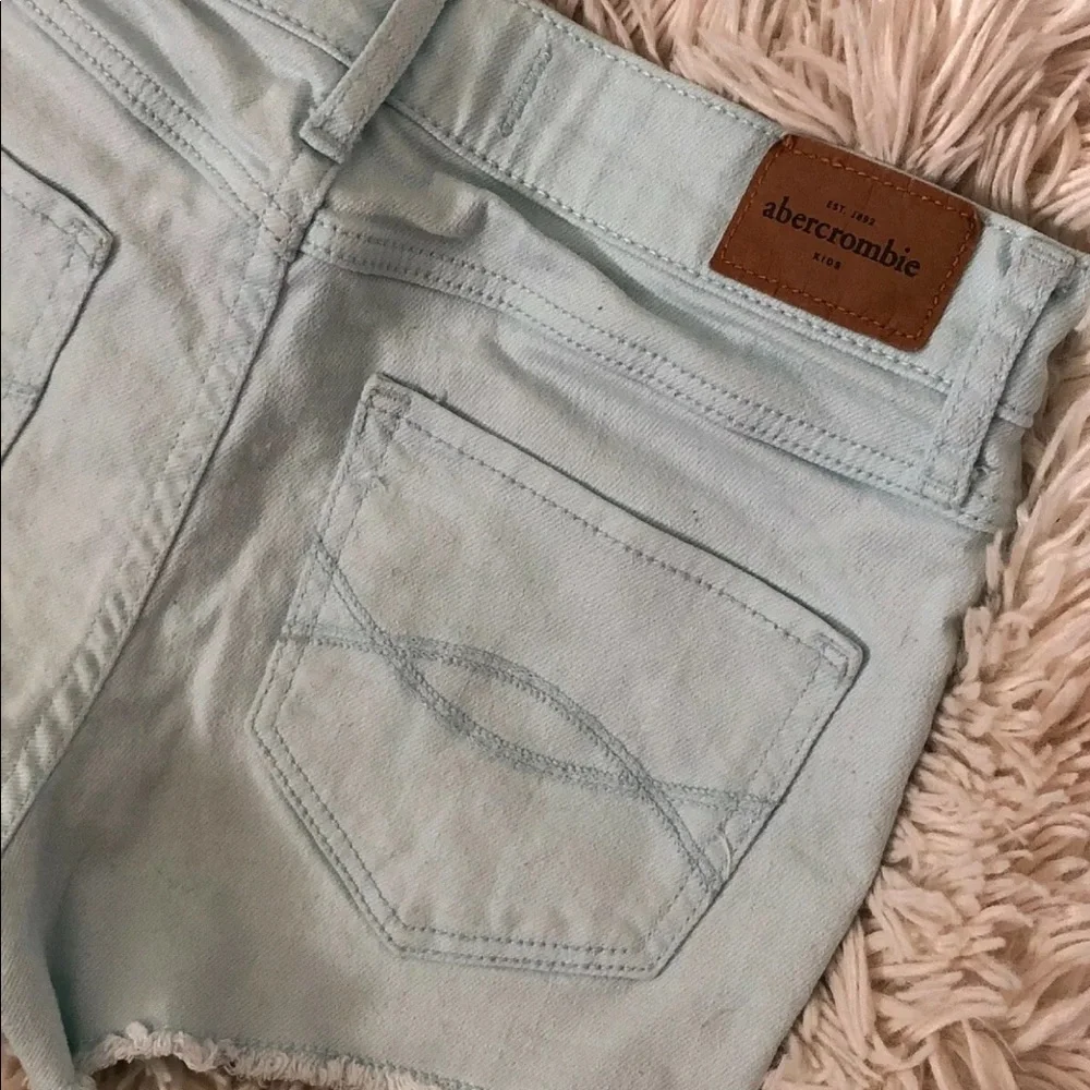 abercrombie kids comes color light